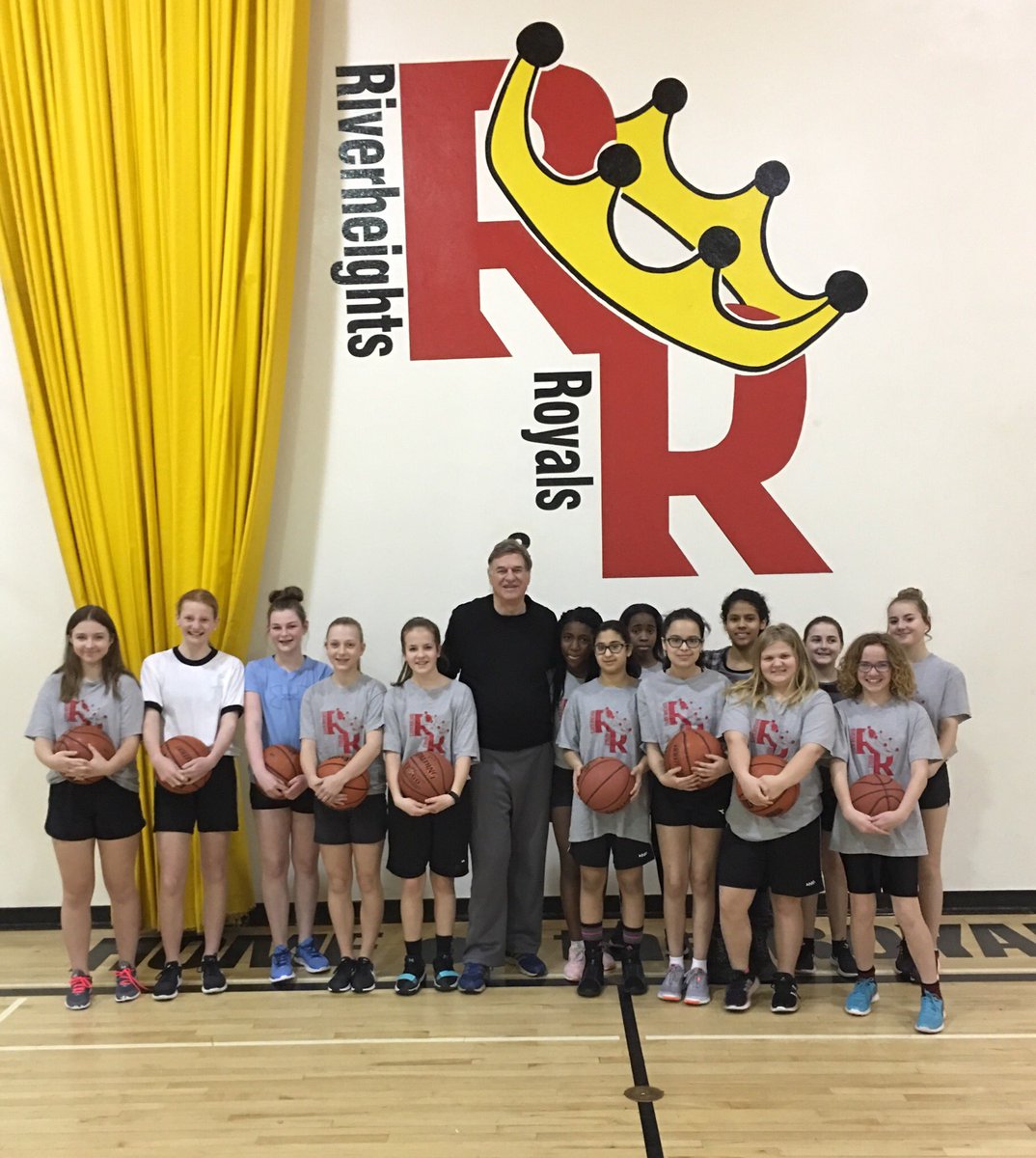 largeshow's tweet photo. The powerful @RiverheightsBSD girls basketball team was very pleased to have legendary @BUBobcats Coach Emeritus Jerry Hemmings out for practice today!! Thanks for all the tips coach! #legend https://t.co/aAB3YGcoa9
