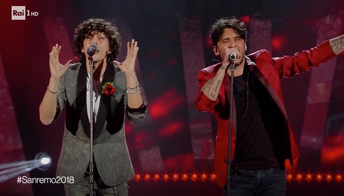 SanremoRai's tweet photo. “Ma contro ogni terrore che ostacola il cammino il mondo si rialza col sorriso di un bambino…” 
#NonMiAveteFattoNiente
🌺 🌹  @MetaErmal e @FabrizioMoroOff
#Sanremo2018 https://t.co/fJiQTXVIHi