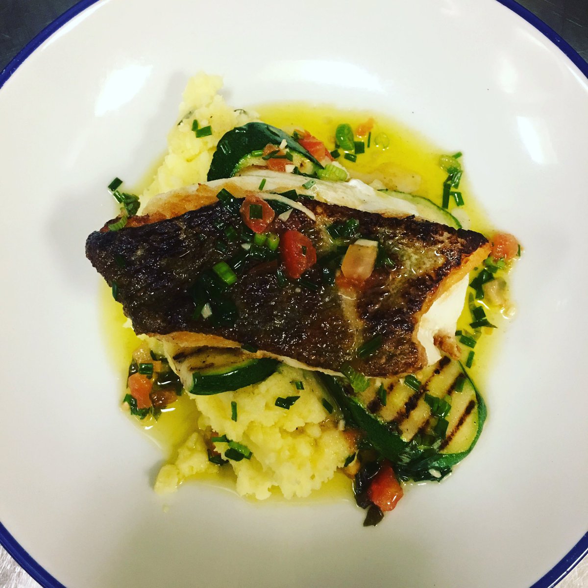 docklandcork's tweet photo. Perfect piece of cod, keep it simple &amp; let the fish do the talking 🐟🐟🐟@pattheenglishm1 @EnglishMarket #greatfish #dishoftheday #glutenfree #healthy #corkrestaurant https://t.co/sNMjvS3CE7