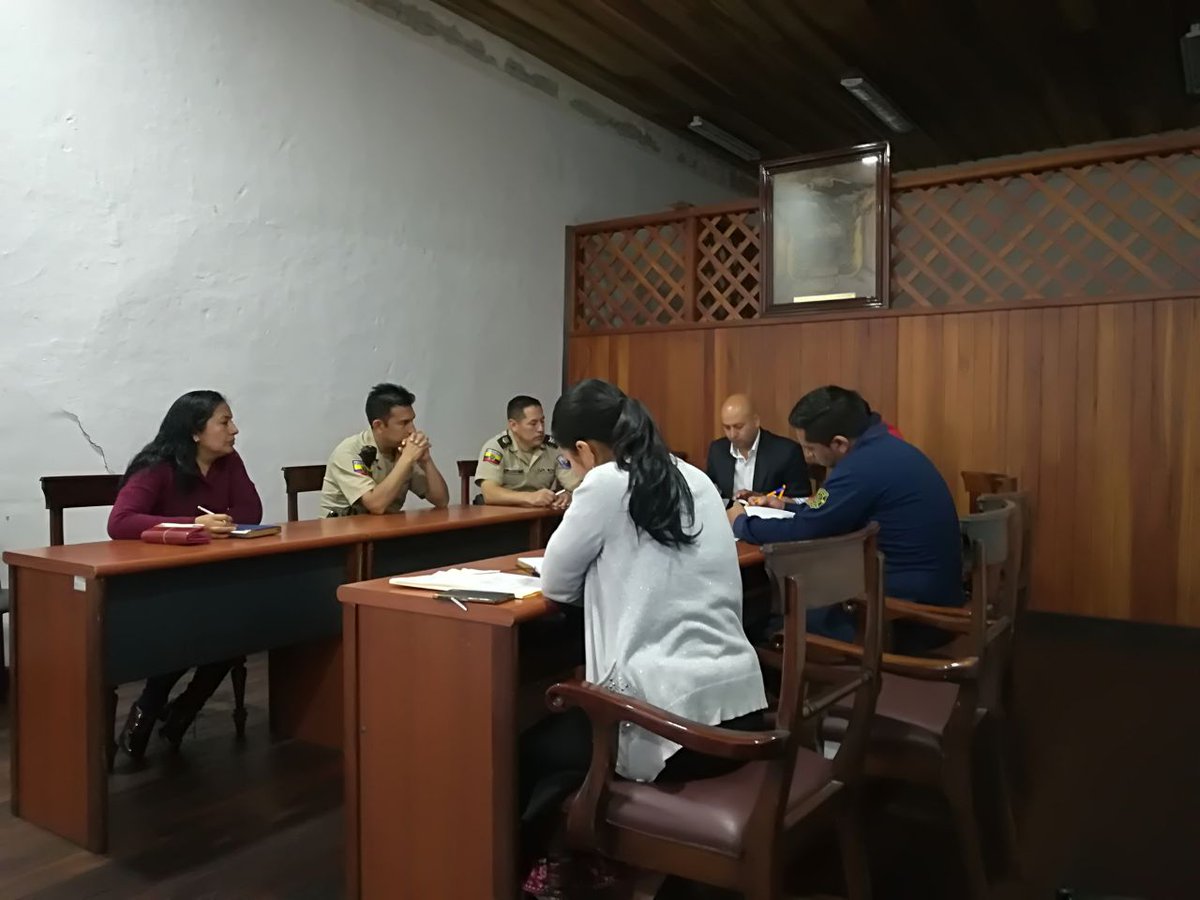 JPSaraguro's tweet photo. #Saraguro | Reunión #Interinstitucional para brindar  seguridad a toda la ciudadanía para el #FeriadoCarnaval  #SeguridadCiudadana @EdwinMor8 https://t.co/geGQi7folP