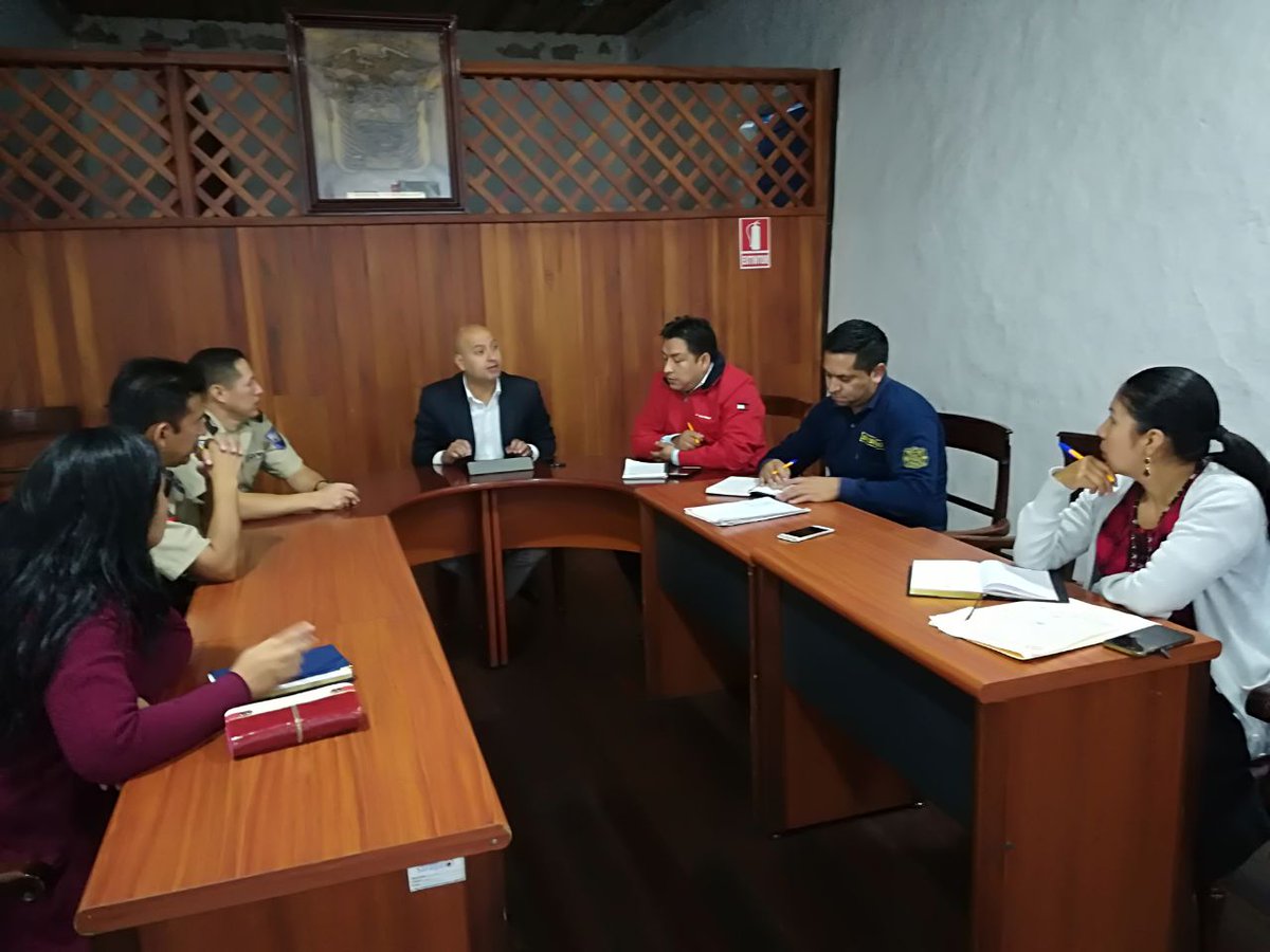 JPSaraguro's tweet photo. #Saraguro | Reunión #Interinstitucional para brindar  seguridad a toda la ciudadanía para el #FeriadoCarnaval  #SeguridadCiudadana @EdwinMor8 https://t.co/geGQi7folP