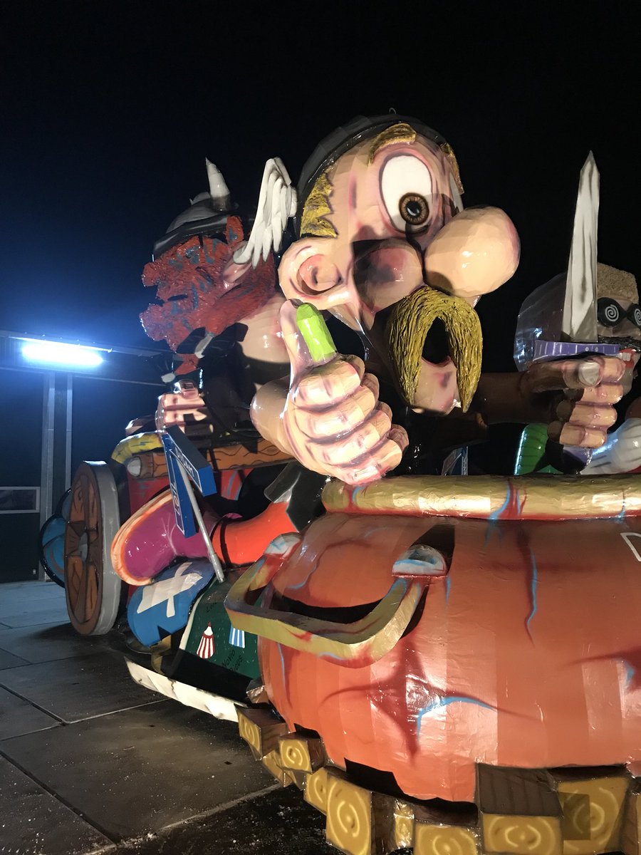 HartvanLoil's tweet photo. Carnaval in Loil is begonnen! De Sökkels en de Rakkenakkies presteren een fantastische wagen met een zeer aansprekend en actueel onderwerp: “De Galliërs van Montferland” Lees de prachtige toelichting op de bijgevoegde foto’s https://t.co/NpH7tKUO8T