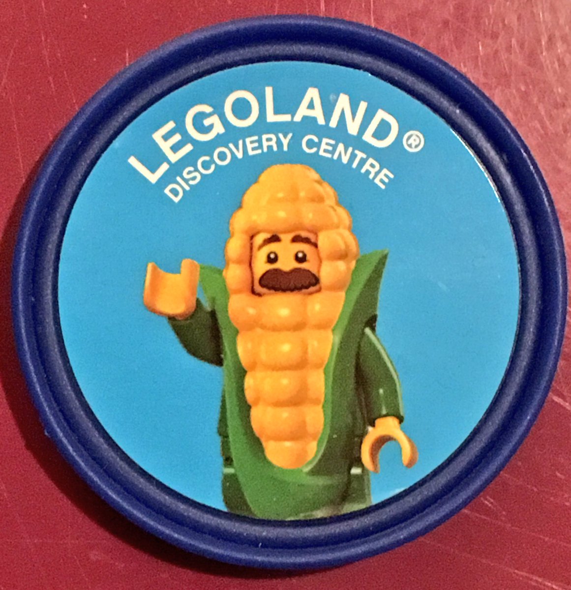 LegoThursdays's tweet photo. Who's hungry for #popbadges ? #CornCobGuy & #HotDogMan @LDCManchester Don't they just make your mouth water? #KidsMeals #LEGO #minifigures #collecting https://t.co/Eh7o7SpS3f
