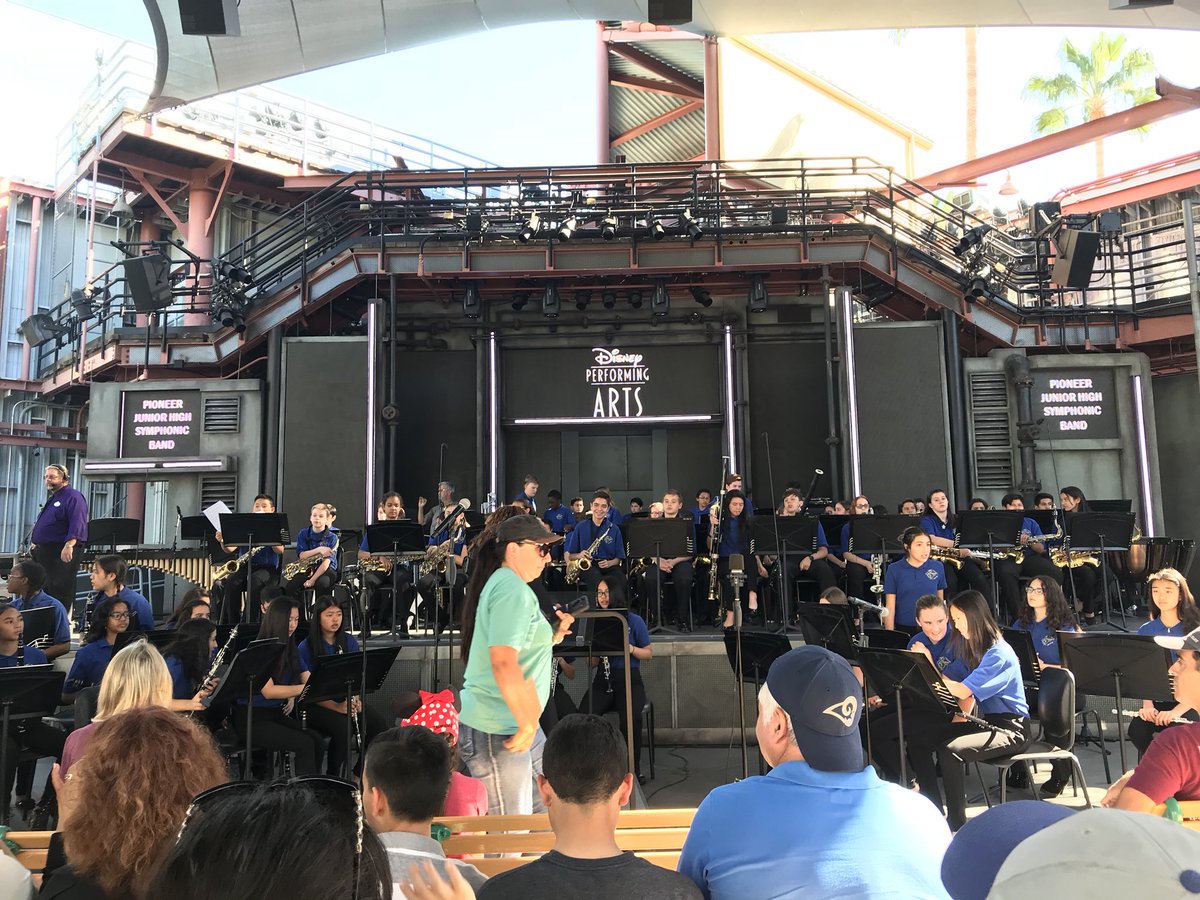 PJH49ers's tweet photo. Great job Pioneer Symphonic Band at their California Adventure performance. #Pioneerpride https://t.co/ompeI3NGFT