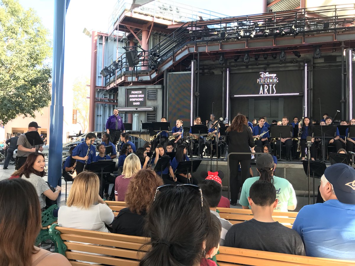 PJH49ers's tweet photo. Great job Pioneer Symphonic Band at their California Adventure performance. #Pioneerpride https://t.co/ompeI3NGFT