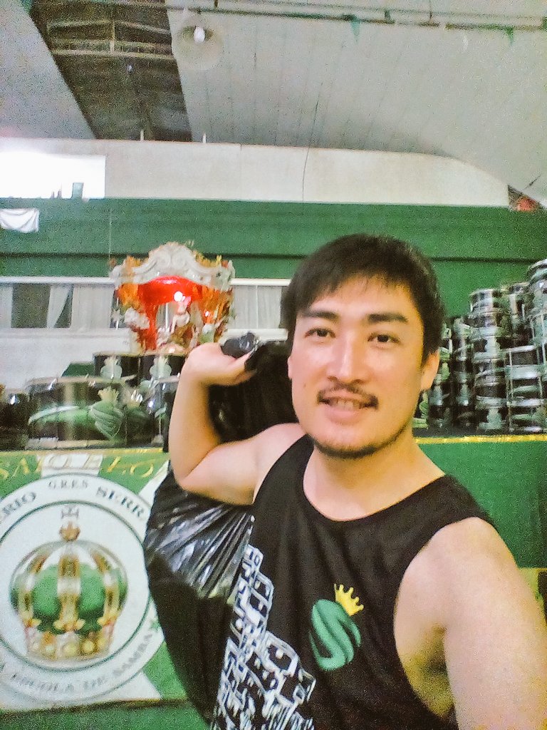 KTa_brasil's tweet photo. #リオのカーニバル
#本番出場衣装授与
#採点対象打楽器隊
#globeleza 
#JAPONESNOSAMBA
#bateriaSINFONICADOSAMBA
#IMPERIOSERRANO
#desde2001
#pegueiafantasia
#primeiraescolanodomingo
#GRUPOESPECIAL https://t.co/tgJnpC0dOn