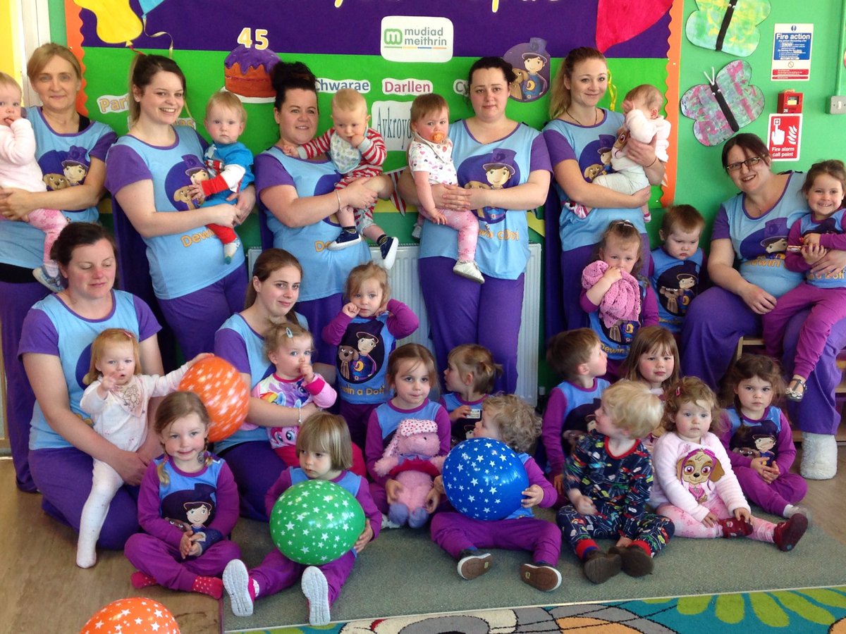 MudiadMeithrin's tweet photo. A dyma atgoffa pawb o'r Parti Pyjamas Mwyaf yn y Byd gyda'n #diolch i bawb ym mhob cymuned a gymerodd ran i godi arian ac i hyrwyddo gofal ac addysg cyfrwng #Cymraeg  

#PartiPJsMM #TSACymru https://t.co/zNJeQRssC8