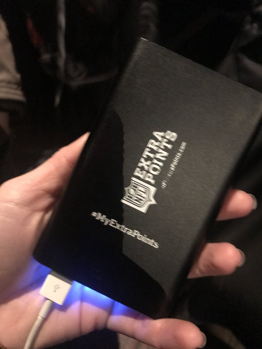 Nataliemq's tweet photo. Thankful for my @nflextrapoints portable charger at the #eaglesparade! #champions #eagles #myextrapoints https://t.co/io80bm0FAI