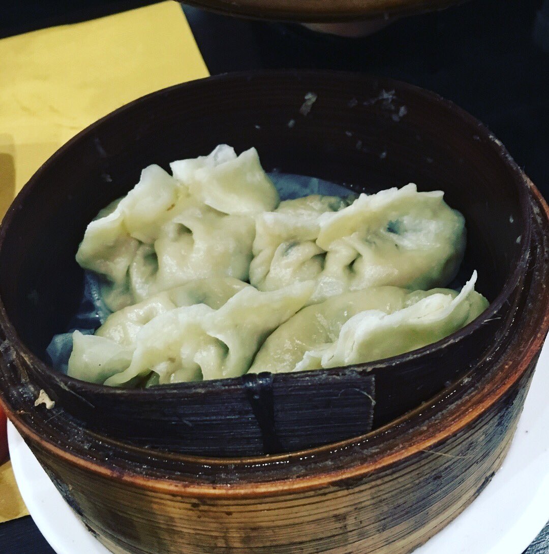 chuanlao's tweet photo. Last time I ate #dumplings this good was in #Peking 😍🥟 #饺子 #包子 #美食 #中餐 #最好吃 #炒 #北京 #中国 #辣 #白菜 #猪肉 #鱼
#dumplingbar #rome #chinesefood #foodie #learnchinese #cucinacinese #cina #cibosano #cibocinese #pechino #ravioli #cinese #cineseperpessimisti #teacupt9n https://t.co/Ug7yJw7T6T