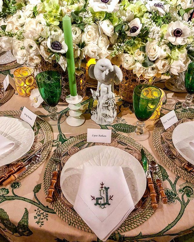 quintessenceblg's tweet photo. So many beautiful tables last night at the @nybg @verandamag Orchid dinner! I loved that @shelleyjohnstonedesign used my favorite @creelandgow placemats!! More tables in stories! #orchiddinner #orchiddinner2018 #tabletop https://t.co/Wc3v6Cvf2i https://t.co/TxHqiFPL0f