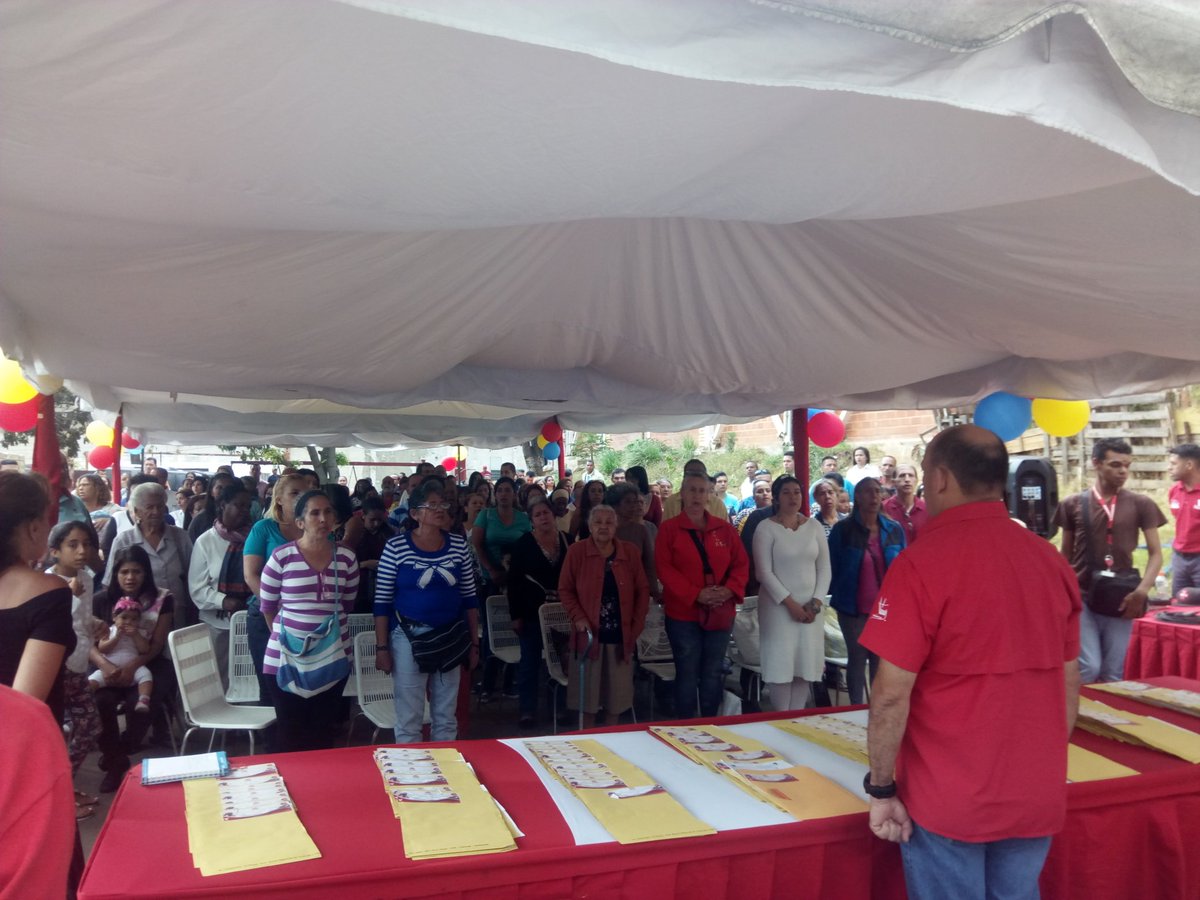 Banavihaldia's tweet photo. Con la entrega de los títulos de propiedad de la #GMVV se dignifica a los viviendo venezolano #22AElPuebloDecide @IMVillarroel @MGPedroCastro @Minhvi_Oficial https://t.co/dAvqOUN5P9