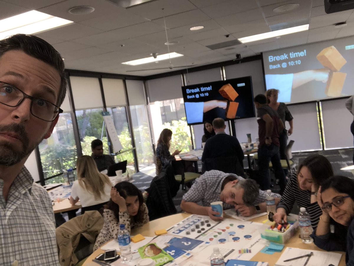 kellykalil's tweet photo. Burning the candle at growth ends. #intuitmanagers #FuntasticFive @smita24tweets https://t.co/bM7KzT4E3h