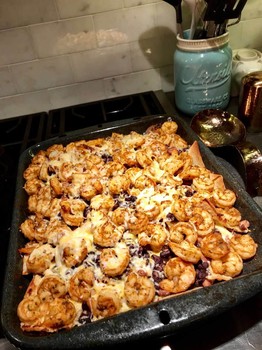 Alana_DeLaGarza's tweet photo. My hubby made shrimp nachos last night. Lol I think he likes shrimp. #Can’tblamehim #Theyweresogood 😂 https://t.co/dyMI1XX3lv