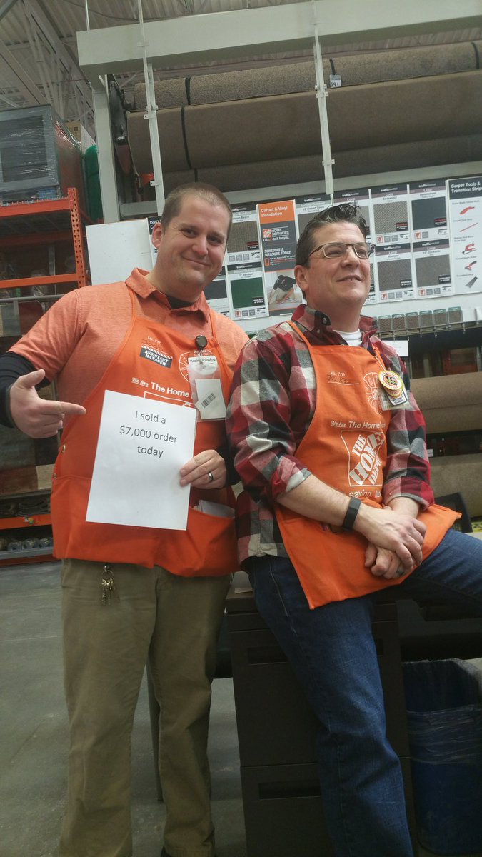 WylieBell3's tweet photo. Josh stepping in to show recognition of Mike for his sale 
#TakeYourShare23 
#MDW https://t.co/PMlEbY9W7A