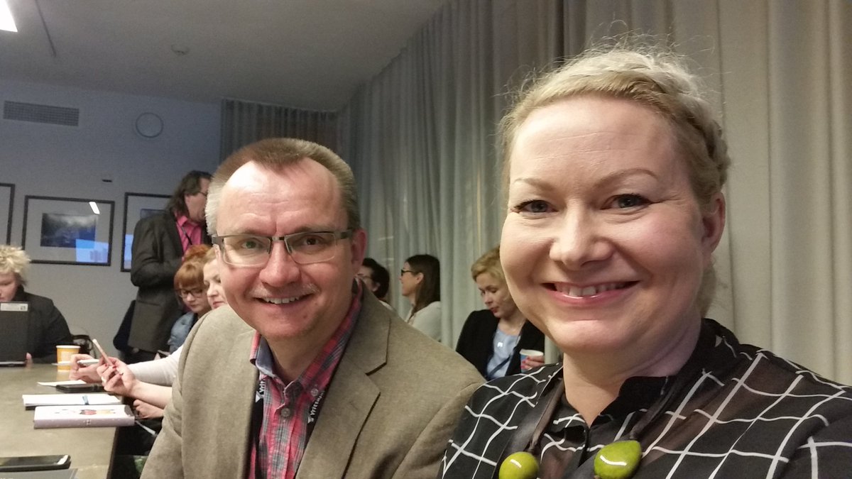 RiittaHyppanen's tweet photo. Olipa kiva tavata Koulutusjohdon foorumissa #KOJO2018 ☺. @jouni_ortju jo 2. kerran jo viikon aikana ja @JonnaMuurinen ihan ekan kerran. #osaaminen #oppiminen #yrittäjyys teemat yhdistävät ja näemme varmaan vielä monta kertaa. @suomenyrittajat https://t.co/uyHB9m51IT