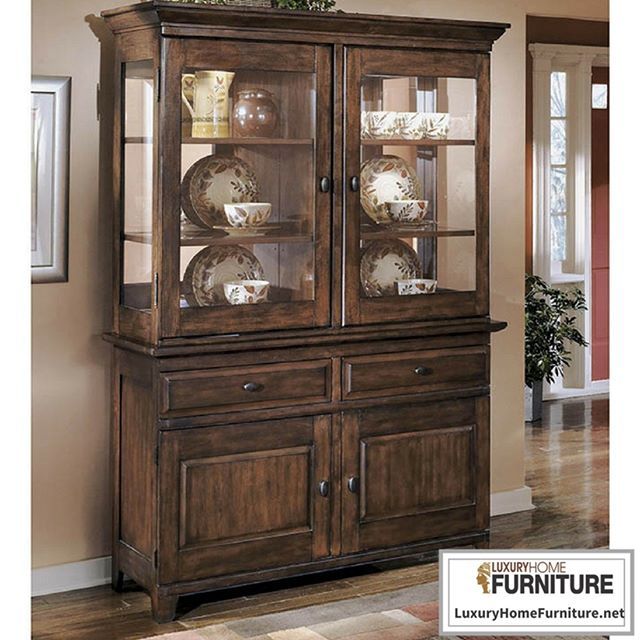 LuxuryHomeFurn's tweet photo. With grand Old World design and a rich finish, the "Larchmont" buffet and china brings a classic beauty to the decor of any dining experience.
.
.
.
#design #interiordesign #interior #decor #home #homedecor #luxuryhomefurniture #livingroom #bedroom https://t.co/prlVCyctVo