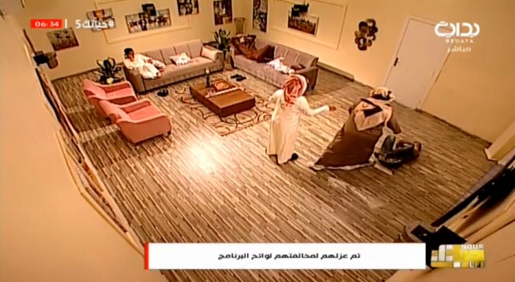 manalzd6's tweet photo. غرفة العزل احسن من غرفتي ؟؟
قال ايش قال عزل 🤮🤣🤣🤣.
#حياتك5 https://t.co/jJstiE409W