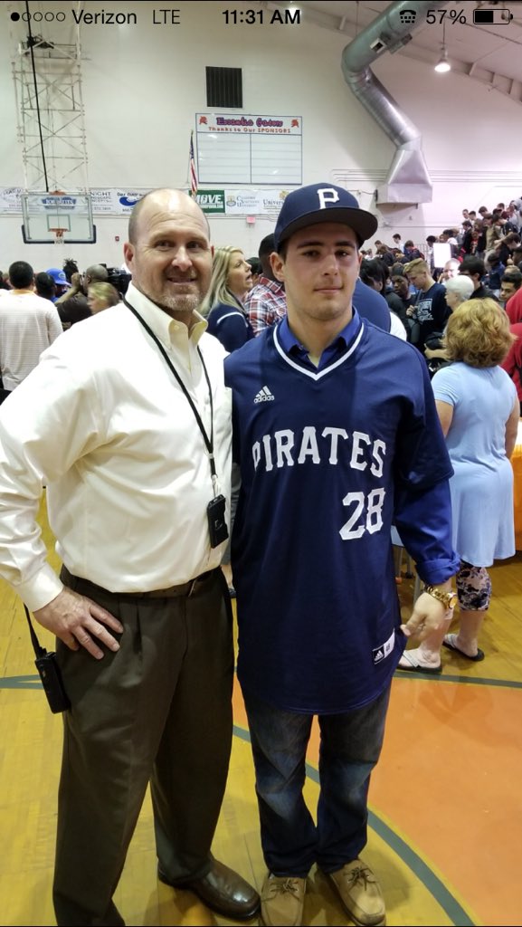 Yesterday, Dominick Miller signed his scholarship offer from Pensacola State College. Congratulations Dominick!