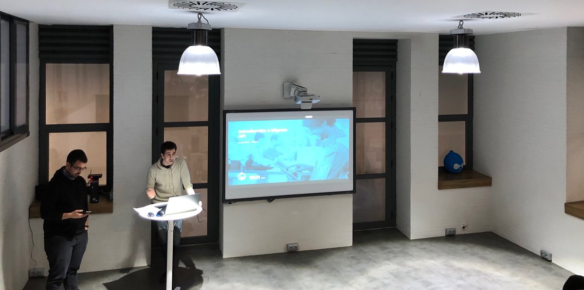 Introducción a migrate API por <a href="/lluvigne/">Leandro Luvigne</a> en @sdosTIC 🔥🔥