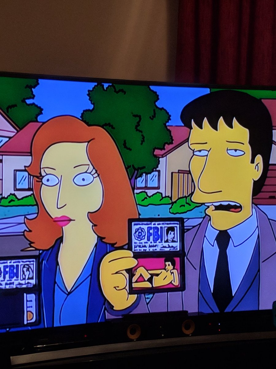 Dan_G4L's tweet photo. That time when #MulderandScully were on #TheSimpsons #thespringfieldfiles #TheXFiles #throwback @thexfiles https://t.co/Xd6UvwzMcI