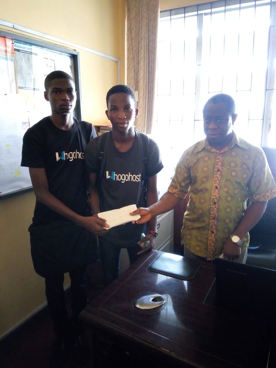 NACOS_UNILAG's tweet photo. HOD of Computer sciences giving out the 50k cash prize to Team Softconnect the winners of #forLoopUnilagHackoka .

Congrats 🙌🙌

@forLoopUnilag @whogohost @Africastalking https://t.co/p2OSYXlllW