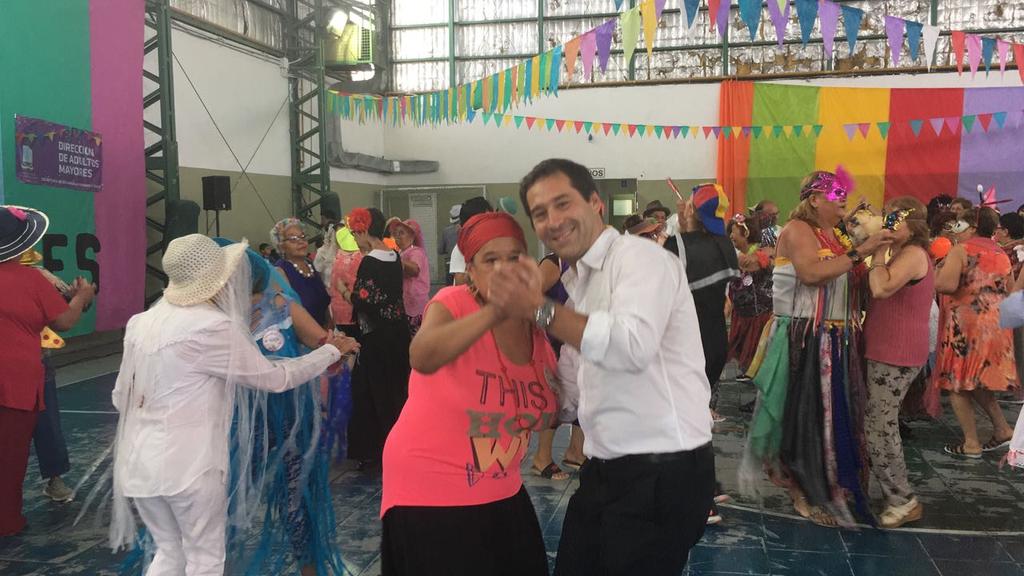 ConcejoCOMODORO's tweet photo. #Colonia2018 El viceintendente @luquejuanpablo participa del cierre de Colonia de Adultos Mayores en el gimnasio Gatti https://t.co/MacIQ50FV6