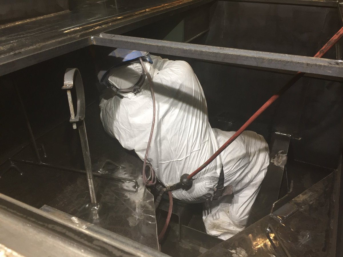 BickerBoats's tweet photo. Knowledge Sharing BickerBoats Style ๐Painter In Training Ryan Etch Priming The Engine Bay of Our Newest Arrival in the Paint Shop....Itโs Gonna Be a Late One !! #Boat1 For The @CrickBoatShow #HowToSprayaNarrowBoat At The BBC ๐ https://t.co/y5EnO2O9l3