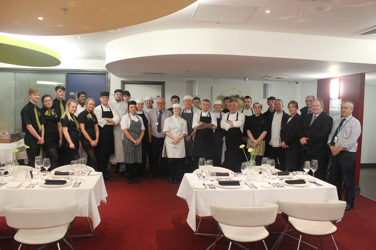 StHelensCollege's tweet photo. 🍽️Our Catering &amp; Hospitality students have been hard at work preparing for a very special #GuestChefDinner at @ColoursFineDine. They're joined by chefs &amp; hospitality staff from @LiverpoolFC &amp; Chef @cookingmad  as part of our #VEWeek celebrations, with a mouth-watering menu🍽️ https://t.co/VxWgxFEZJh
