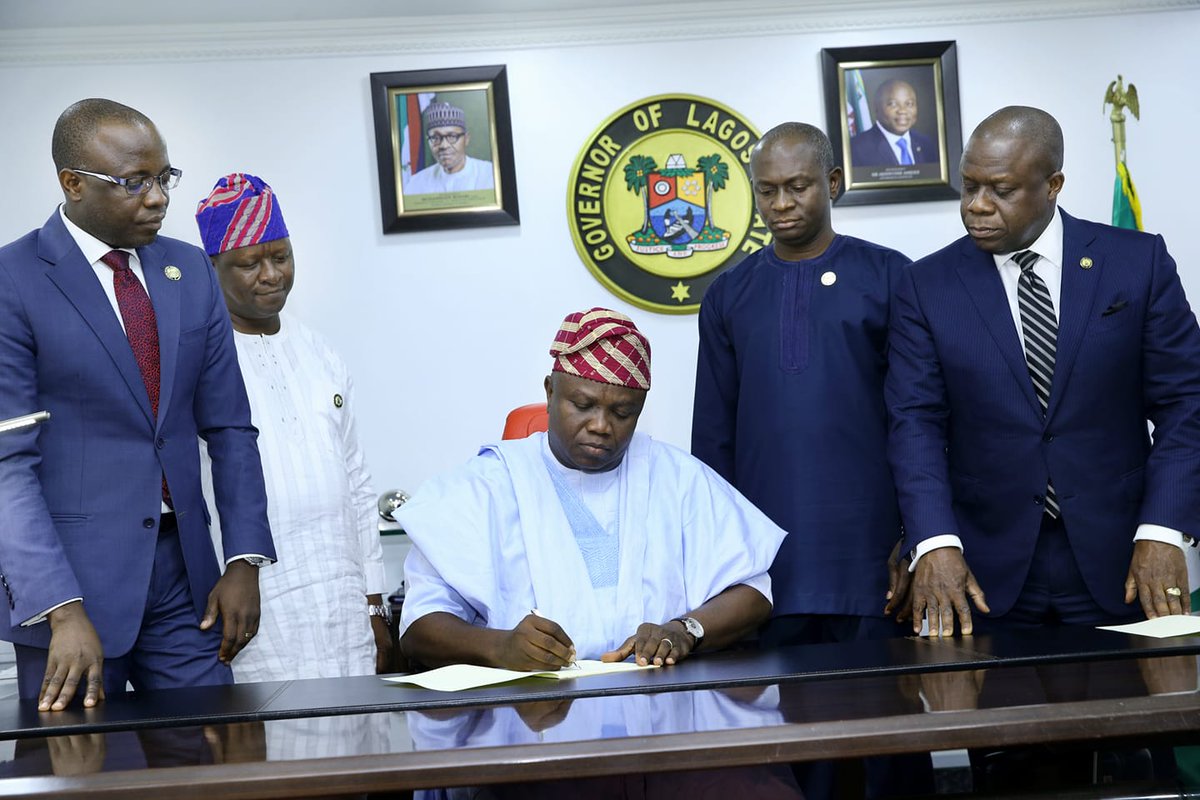 lightuplagos's tweet photo. Today Gov. @AkinwunmiAmbode signed the Electricity Power Sector Reform Bill into Law which gives legal backing to the Embedded Power Programme. This will help us achieve our electricity generation plan to provide 24-7 uninterrupted electricity supply to Lagosians
#LightUpLagos https://t.co/cL9djwU9AH