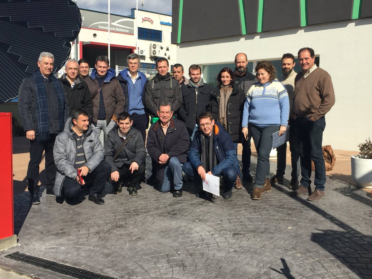 ShoworkingRivas's tweet photo. Hoy nos ha visitado profesorado de los Salesianos de diferentes lugares de España,Gracias por desplazaros desde vuestras provincias e interesaros por los sistemas e instalaciones de Rehabilitación Energética @SalesianosEs https://t.co/knozSTIFbA