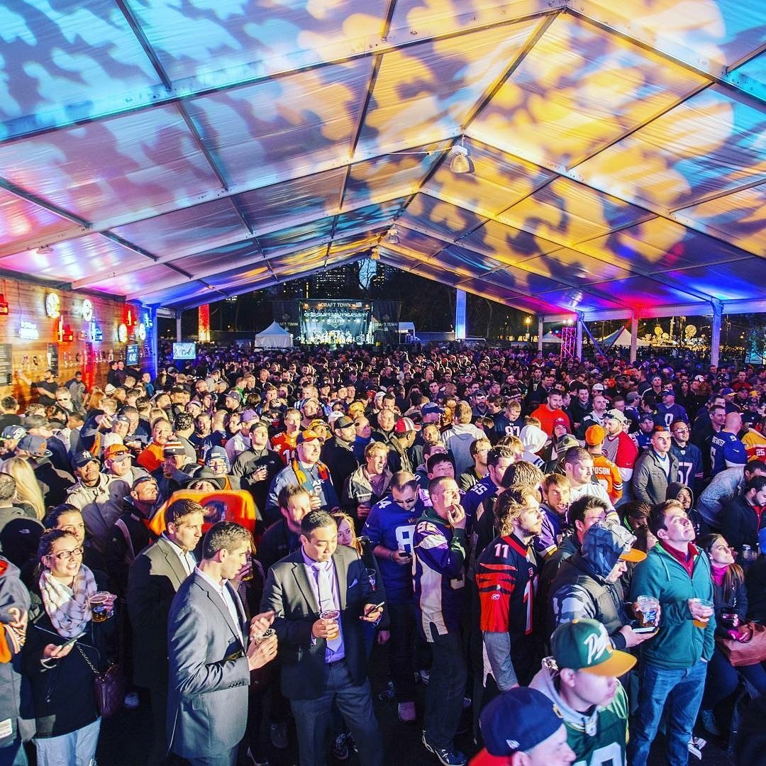 KederSolutions's tweet photo. Already missing football?
Here's a dose of an #NFL Draft event by client, @arena_americas to tide you over.
Keder Solutions' Products: Double Flap Keder. Touchdown for Arena Americas! ๐๐
#kedersolutions #structure #tent #FullyBondedKeder #doubleflapkeder #singleflapkeder https://t.co/uX69aPzORZ