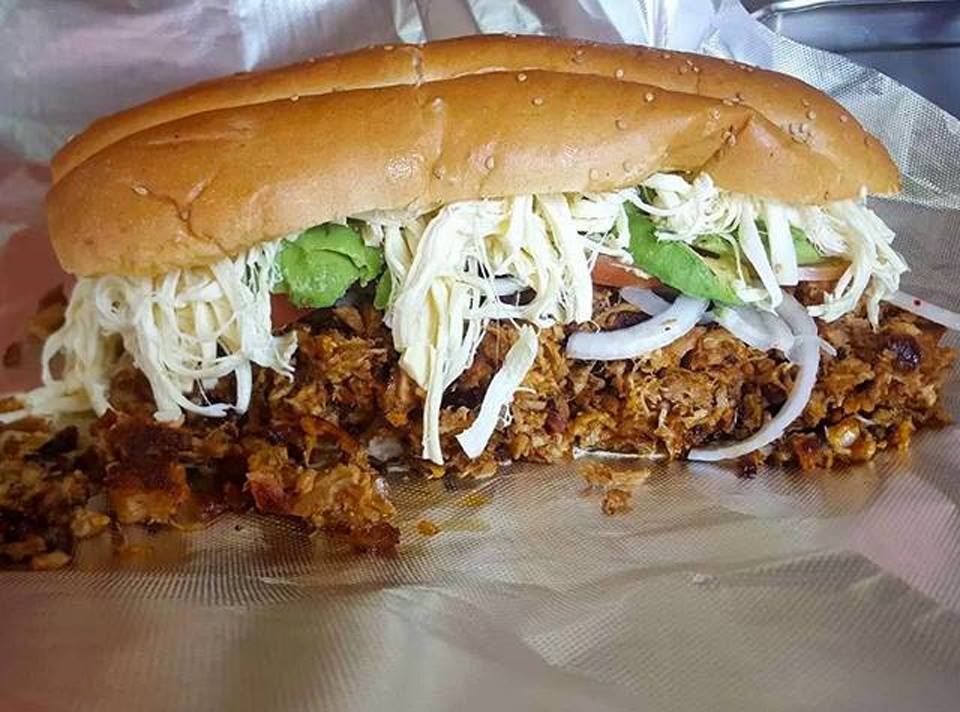 DONDEIRweb's tweet photo. ¡Date algo delicioso! Éstas son 8 Tortas que debes probar en #CDMX, desde ahogadas hasta con chilaquiles...https://t.co/u9WlSNd7hw https://t.co/PEtpEc0aHG