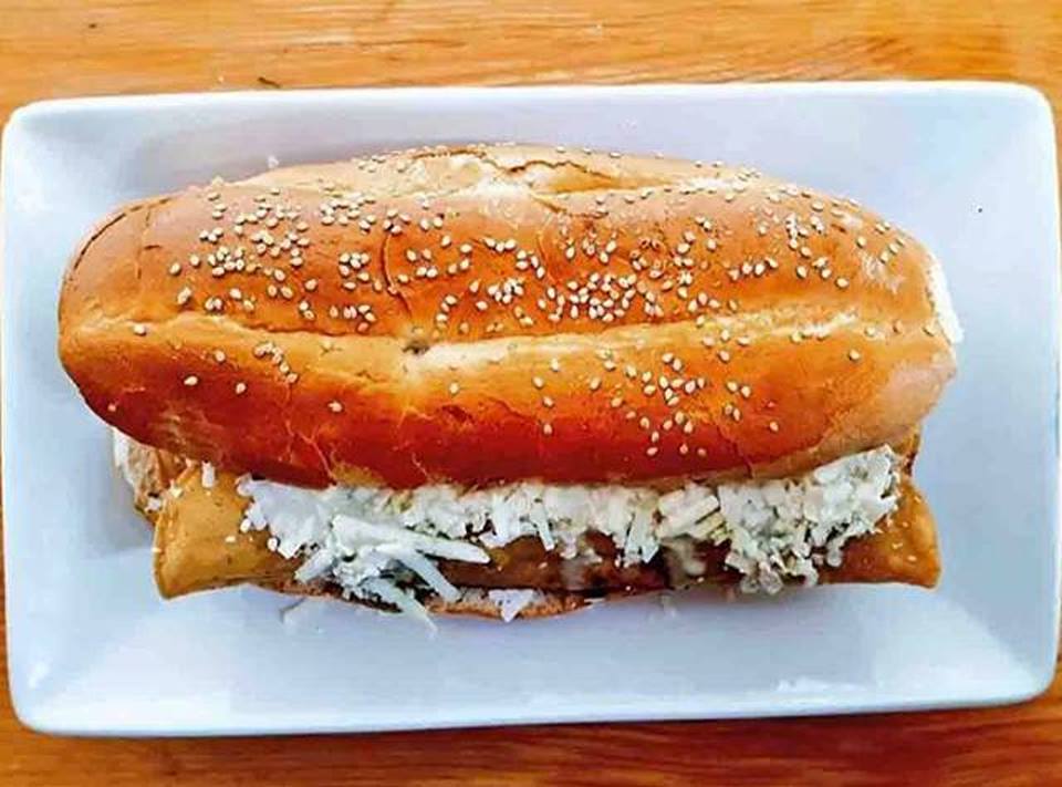 DONDEIRweb's tweet photo. ¡Date algo delicioso! Éstas son 8 Tortas que debes probar en #CDMX, desde ahogadas hasta con chilaquiles...https://t.co/u9WlSNd7hw https://t.co/PEtpEc0aHG