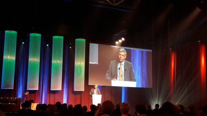 POMWVL's tweet photo. Jean de Bethune: 8% meer #startups, 12% meer investeringen en 9% meer vacatures in @provinciewvl tov Vlaams gemiddelde. Samenwerking tss overheid, kennisinstellingen bedrijfswereld werpt zijn vruchten af #disruptival #triplehelix @XAcademybe @tuawest1 https://t.co/rWjdPoUNci