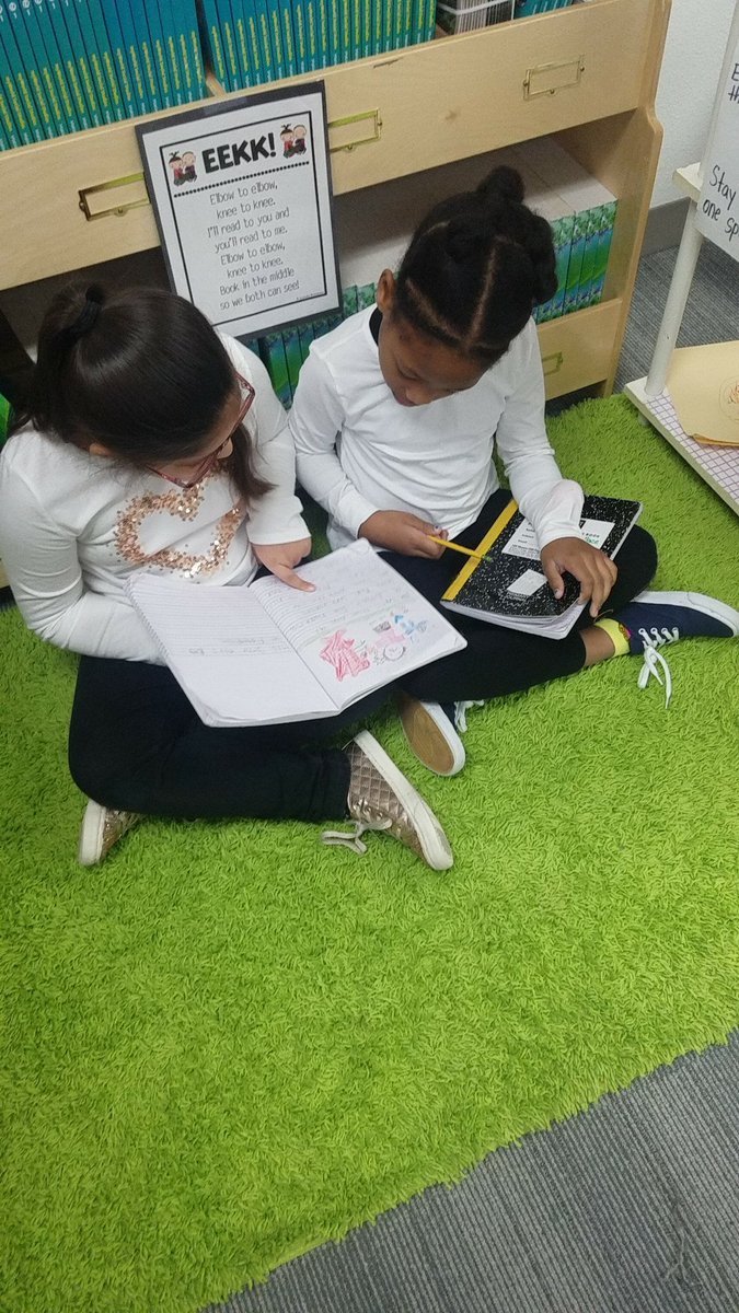 Ms_Jess_80's tweet photo. Writer's Workshop! We are Authors! #EnpoweringWriters #UsingAdjectives #MyGiantStory @JonesAcademy1 https://t.co/odYzdveFsr