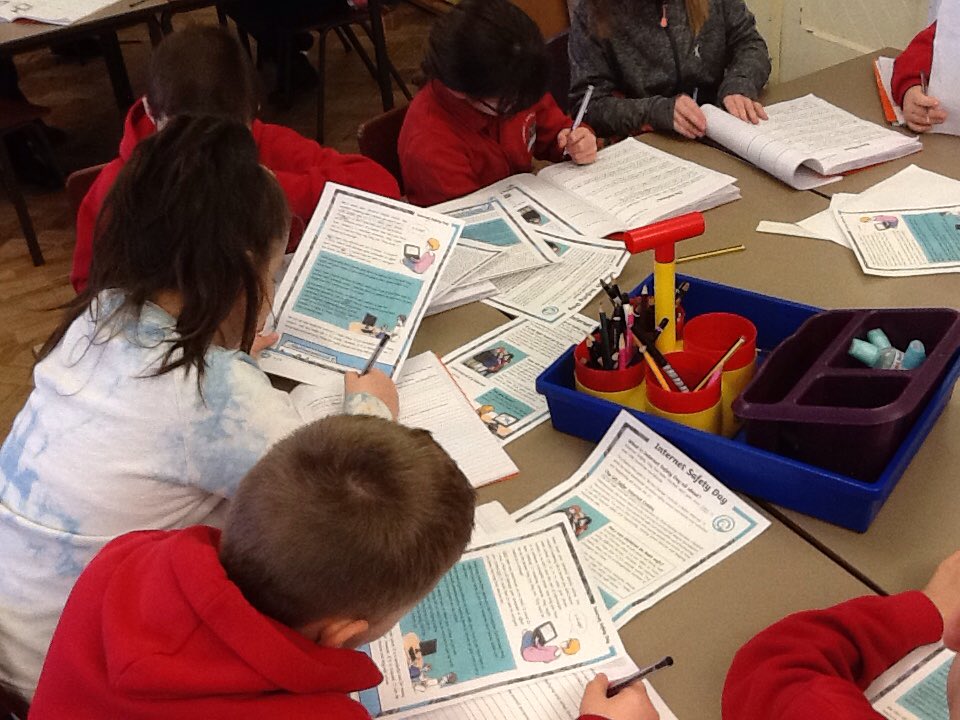 BubsyTownhill's tweet photo. We learnt about Internet safety day through our guided reading today #thchear4 #thcict #thcdcf #thclang #thcpse #thcrrs https://t.co/rLn4qHONMk