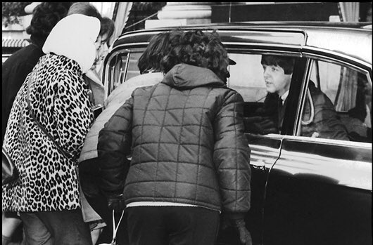 friseuringo's tweet photo. #TheBeatles..."On the Road."
#NYC, 1964.
#PaulMcCartney: “you must pay attention to your fans. Most of them will see the show once, so they want from me what I wanted when I saw #BillHaley.”
📷 The #StaClub in #Hamburg, when Haley & The Comets appeared there in 1962. https://t.co/m6hg1sY3Gt