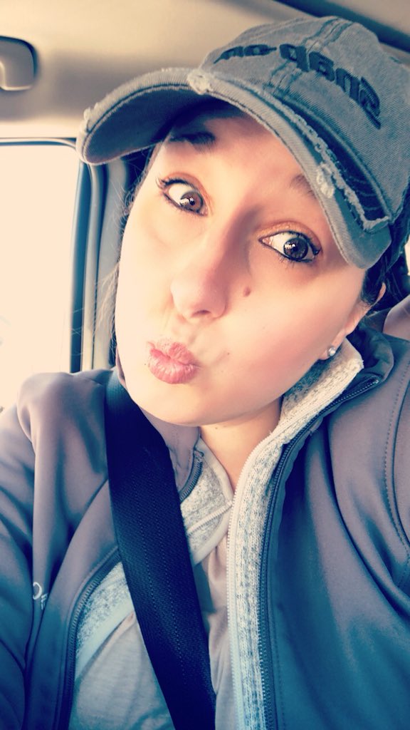 WeatherbeeJill's tweet photo. It’s a hat and Errands day. Running around with a happy 3 year old trying to get it all done! Happy Thursday all! #snapon #errands #badhairday #thatswhathatsarefor #jeep #wishicouldsayjeephairdontcare #tocoldforthat https://t.co/6vbABXrNS4