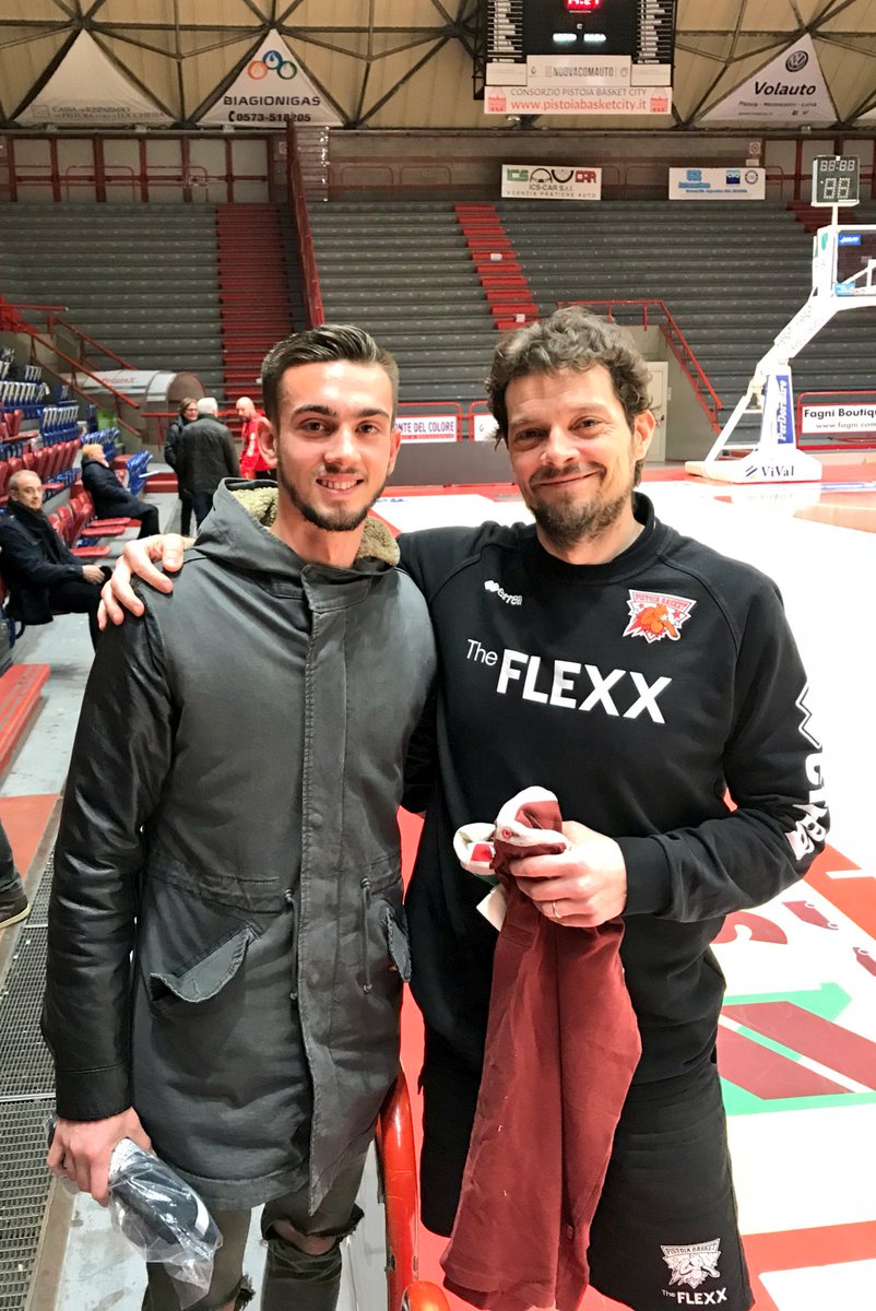 ilovethisgame72's tweet photo. Una gradita sorpresa all’allenamento @Zaac27 Grazie per la maglia! 😃 #ForzaToro #ForzaPistoia @uspistoiese1921 @diegofornero @Toro_News https://t.co/1XUR120iHK