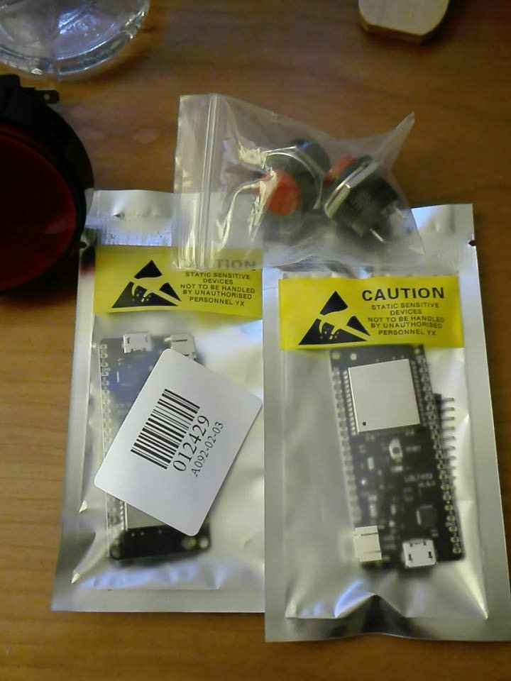 raulrubioescoda's tweet image. Han llegado mis #lolin32. Se me acumula el #frikeo. #ESP32
