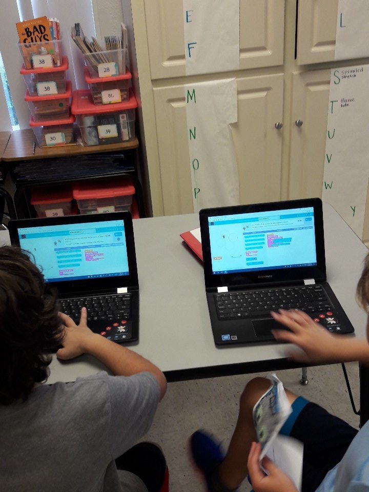 RooseveltAgp's tweet photo. Learning how to code! @codeorg #thirdgradegifted #giftedhcps @Gifted_HCPS https://t.co/tku4O8ItLa