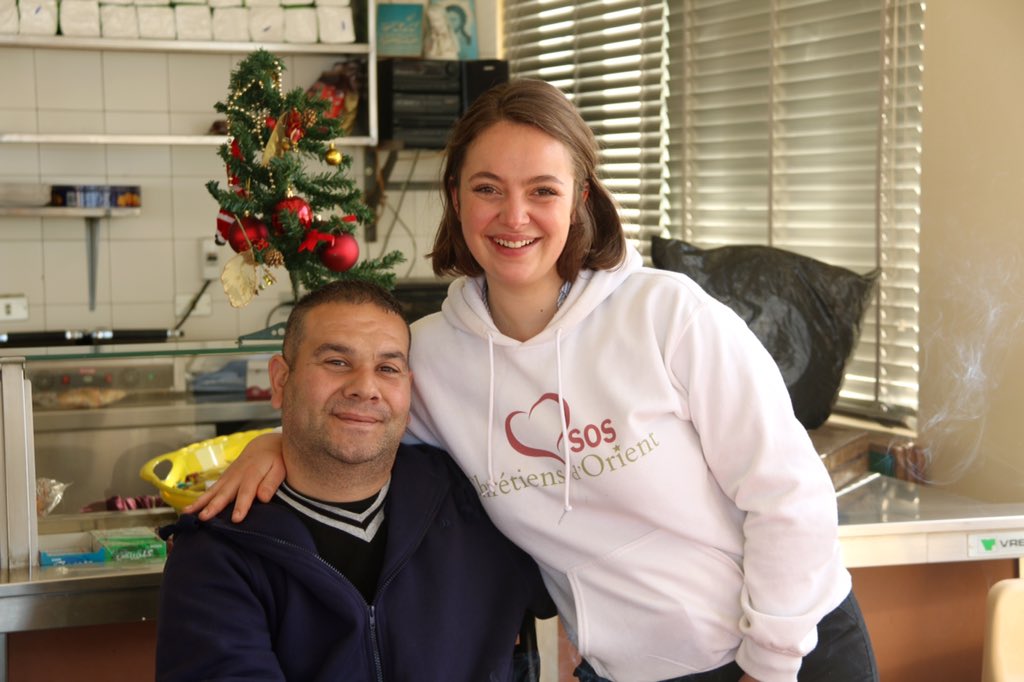 SOSCdOrient's tweet photo. Aujourd'hui et comme tous les Mardis, les #volontaires #SOSCDO se sont rendus à l'hôpital pour blessés de guerre de #BeitChabab, dans les montagnes méditerranéennes du Liban. Leur mission ? Jouer au taoulé et dialoguer avec les patients afin d'apporter réconfort et bonne humeur. https://t.co/HmjddEqqnp