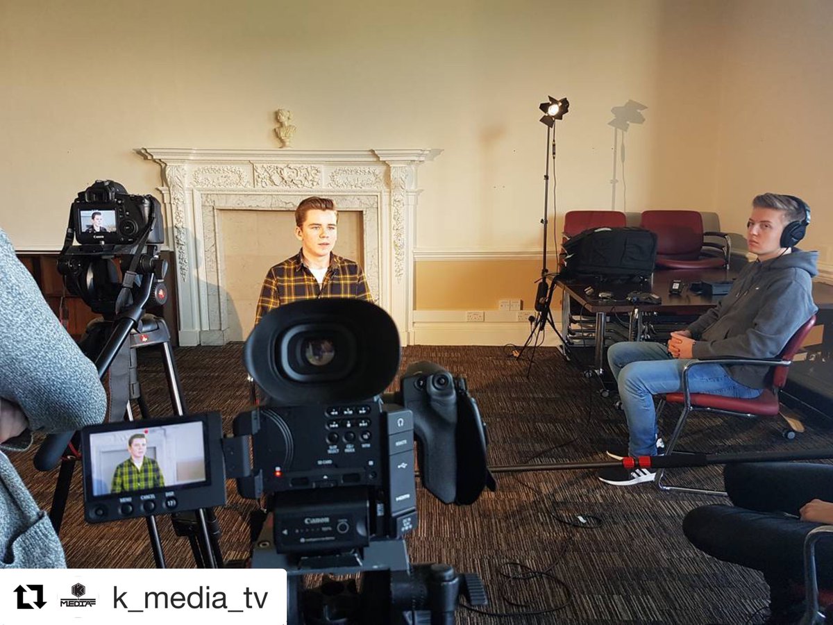 Artswork_Media's tweet photo. #Repost @k_media_tv with @get_repost
・・・
Interview students for the Bath Spa University Courses videos. @bathspauni @artswork_media https://t.co/qZy6Xdhfjz