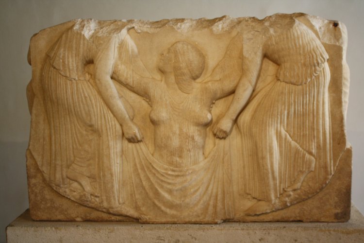 whencyclopedia's tweet photo. The birth of #Aphrodite from the Ludovisi Throne. Two Horai (divinities of nature and the seasons) assist the goddess. The piece, made from marble from Thasos, was in fact part of an altar. 460-450 BCE. (Palazzo Altemps, #Rome) https://t.co/90AyePX9bD https://t.co/dRAAB5HvCj