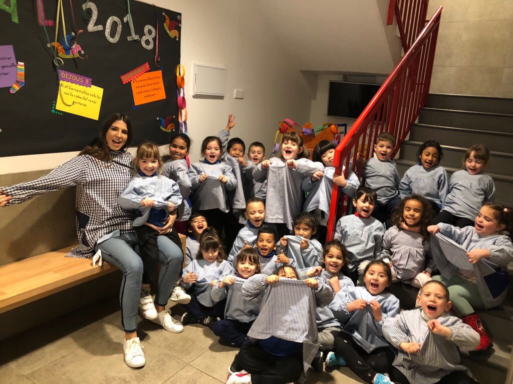 stgervasi's tweet photo. En l’últim manament el Rei Carnestoltes ens ha dit que haviem de venir amb la roba del revés! #elcarnavaljahaarribat #manaments #carnaval2018 #infantil🐼🐴🦋 #stgervasi https://t.co/LtZifFVNkC
