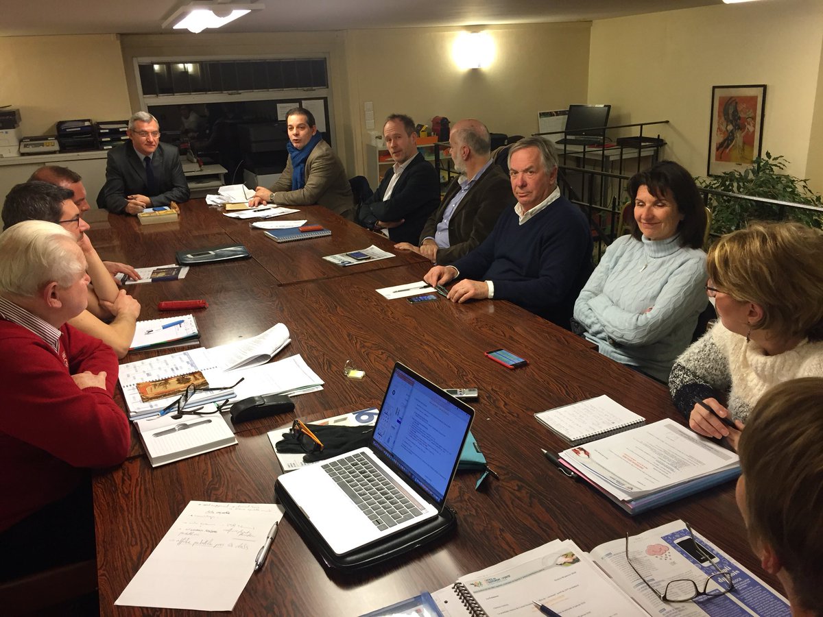 OMS16e's tweet photo. Comité Directeur ce soir avec bilan très positif du #pentathlon16 et organisation des prochaines manifestations : fête des arts du #cirque le 10 mars et critérium #Handisport de Longchamp du 24 mars @danielegiazzi @samiabadat #sport #proximite #familles #Paris16 https://t.co/LY8N5ozTBa