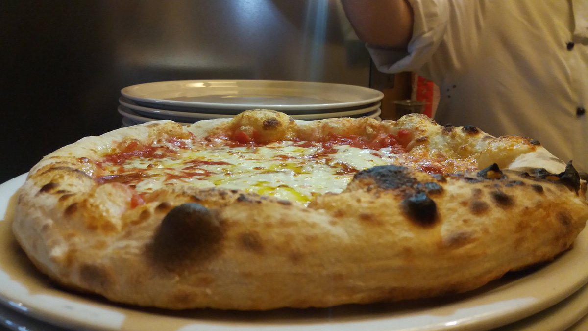 pizzaabanoterme's tweet photo. Prontoooooo🍺🍕
#8febbraio #8Feb2018 #pizza #pizzeria #ristorante #hotelstlouis #pizzachef #TurismoItalia #abanoterme #Lovefood #LovePizza #cucinaitaliana #cucinanapoletana #Unesco #pizzaUnesco #verapizza #italianfood #followmyfood #Italia https://t.co/TeLwkXWX1W