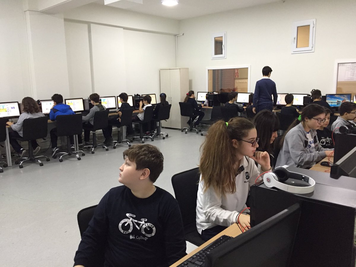mucit_akademisi's tweet photo. Sakarya BİL Okullarında gerçekleştirdiğimiz kodlama çalışmaları sürüyor. #robotik #kodlama #tasarım #robomer #maker #stem #stemeğitimleri https://t.co/GzmVCN8lEX