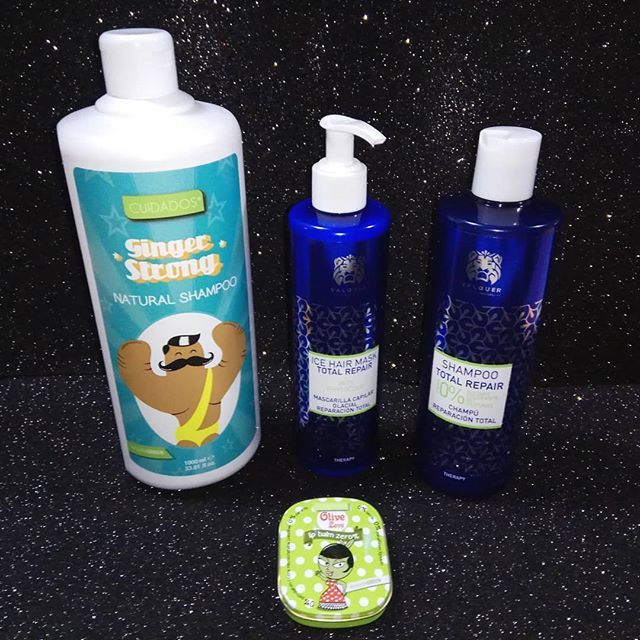 noneliapm's tweet photo. Gracias a @valquer_laboratorios por esta gama de productos para el cuidado del cabello y los labios.
•
•
•
•
•
#icehairmasktotalrepair #shampoototalrepair #gingerstrong #olivelipbalm #valquer #totalcare #shampoo #naturalshampoo #hairmask #blogger… https://t.co/7sD4RtmbU5 https://t.co/8Li1538uJt