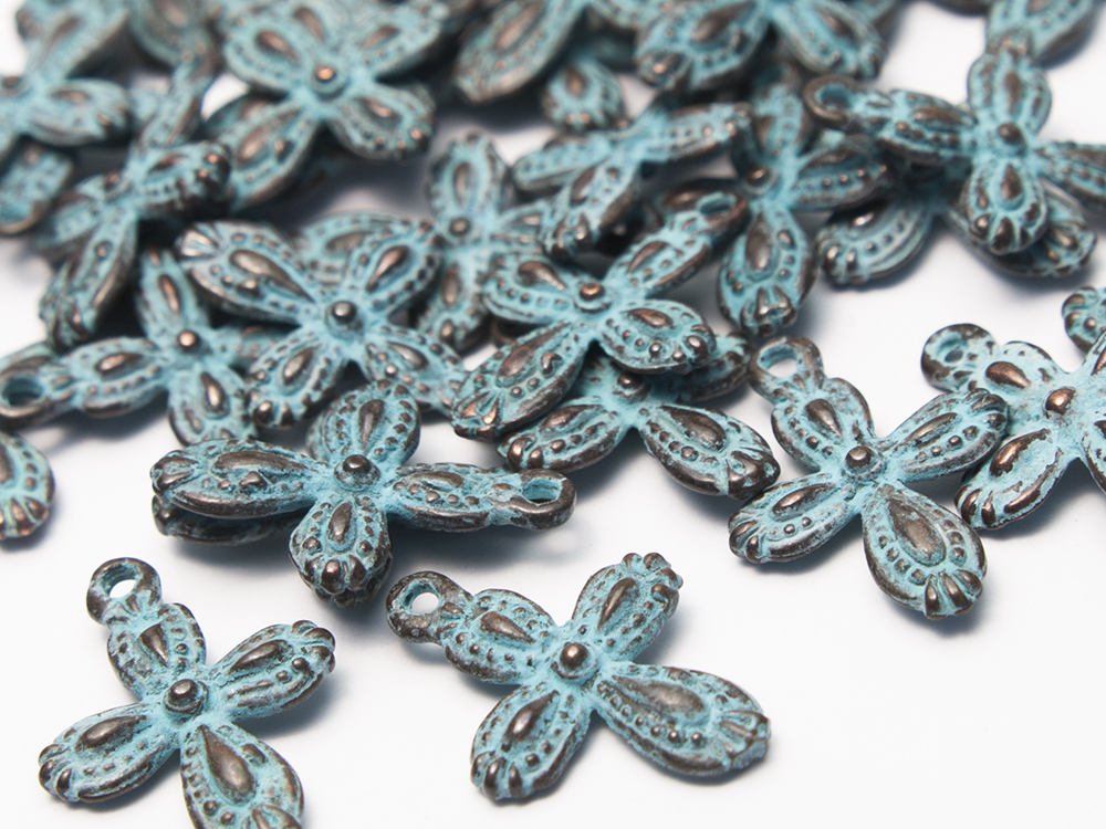 TabithaStudio's tweet image. Small Cross Charms, Green Patina, Antique Copper, Antique cross, 20x14 mm, 0.8"x0.5" etsy.me/2nM0E6P #supplies #religious #smallcross #jewelry #copper #copperplated #greenpatina #christianjewelry #antiquedco